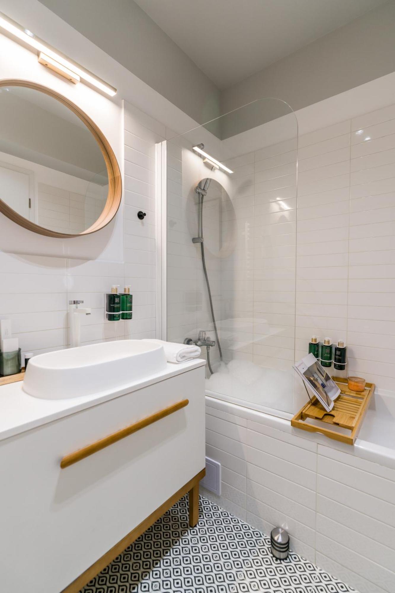 Mido With Private Parking & Self-check-in Apartament *