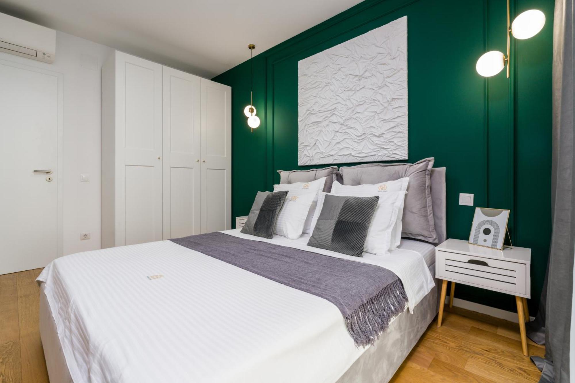 Mido With Private Parking & Self-check-in * Bucureşti